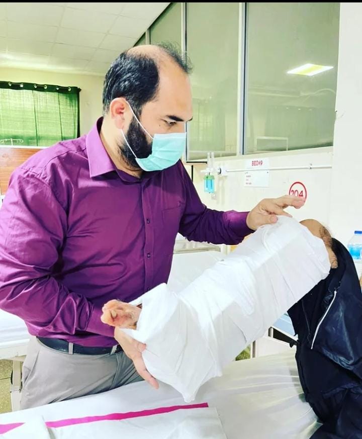 dr. mir shakeel ahmad (pt.)